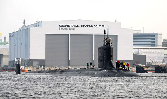 USS Hyman G. Rickover (SSN 795) in front of South Yard Assembly Building